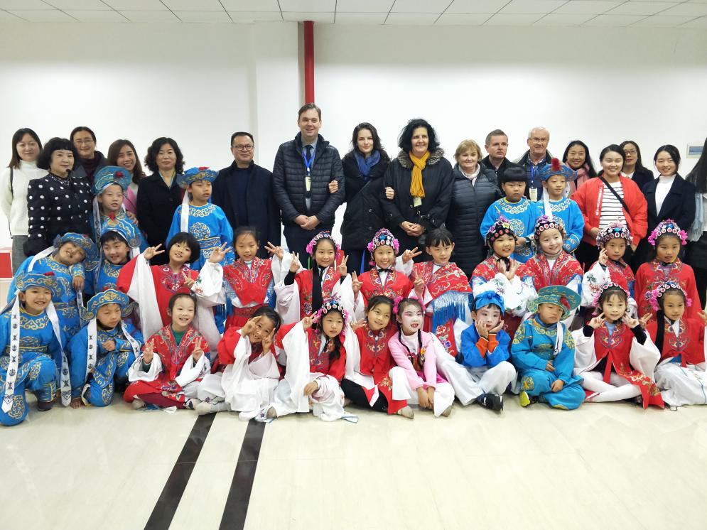 2018年11月，威莱士艾及哈兹市代表团访问咸宁实验外国语学校