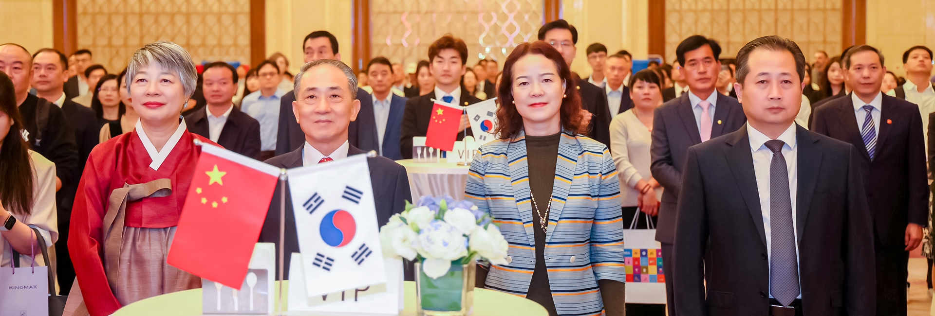章笑梅主任出席韩国驻武汉总领事馆 举办的韩国国庆招待会