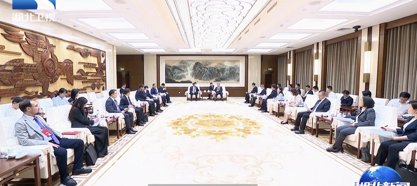 李殿勋会见哈萨克斯坦图尔克斯坦州州长库舍洛夫